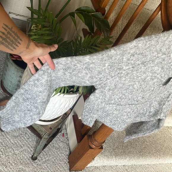 American Eagle Cozy Coquette Cropped Holiday Sweater - Picture 6 of 13